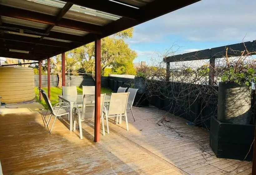 Teddy S Shack   Pet Friendly