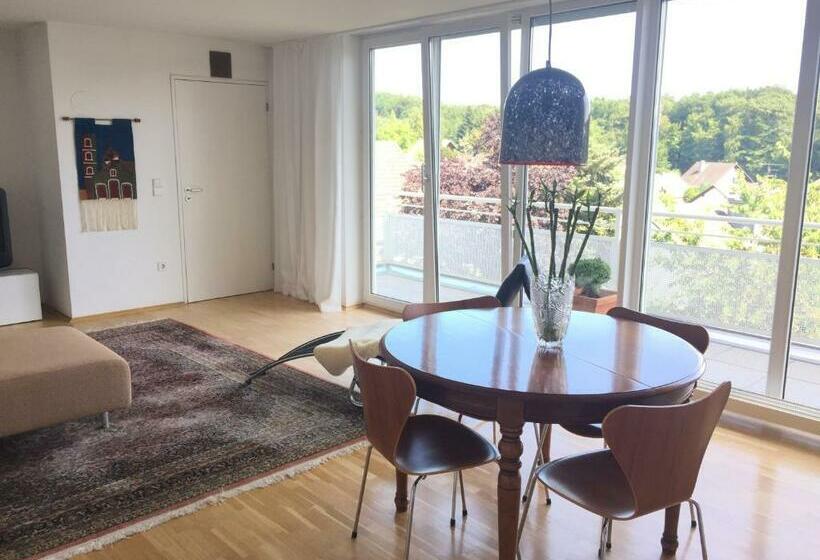 Apartment In Weißer Villa Im Stil Der Klassischen Moderne