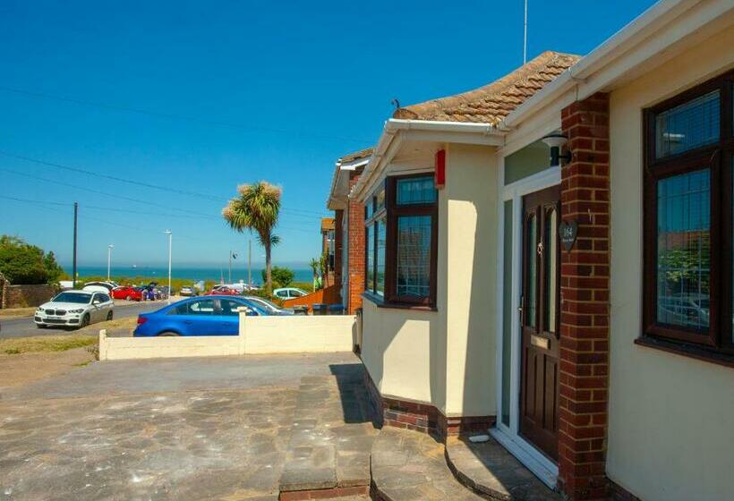 Botany Bay Holiday House   Family Friendly, 50m From The Beach