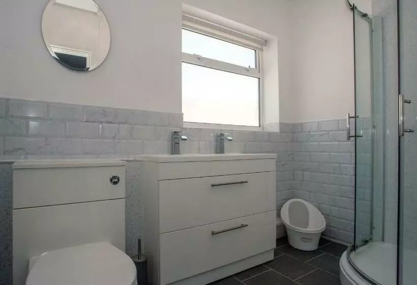 Botany Bay Holiday House   Family Friendly, 50m From The Beach