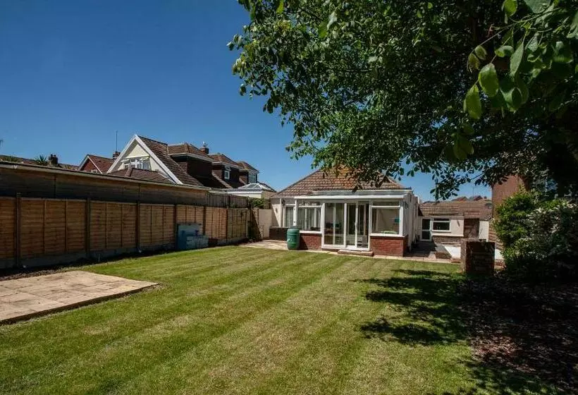 Botany Bay Holiday House   Family Friendly, 50m From The Beach