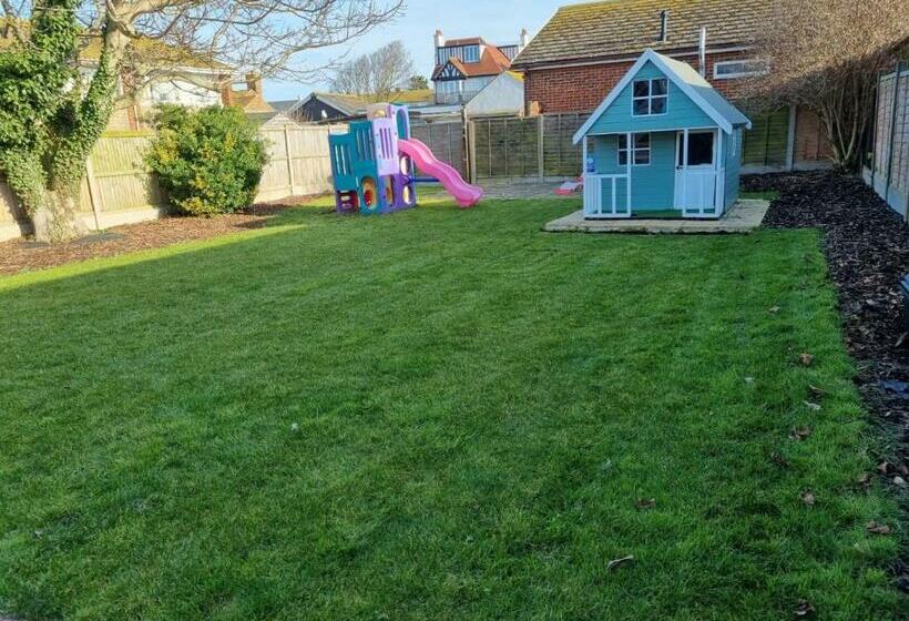 Botany Bay Holiday House   Family Friendly, 50m From The Beach