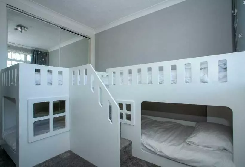 Botany Bay Holiday House   Family Friendly, 50m From The Beach