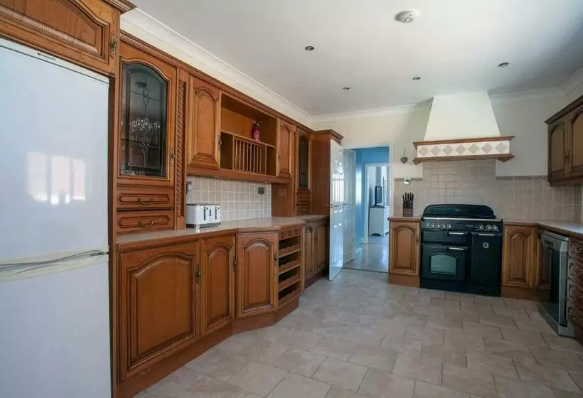 Botany Bay Holiday House   Family Friendly, 50m From The Beach