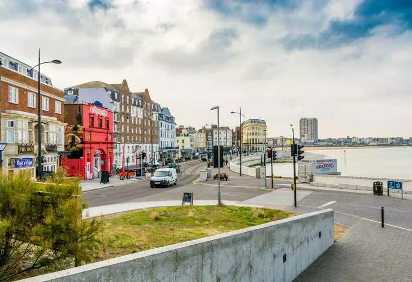 Botany Bay Holiday House   Family Friendly, 50m From The Beach