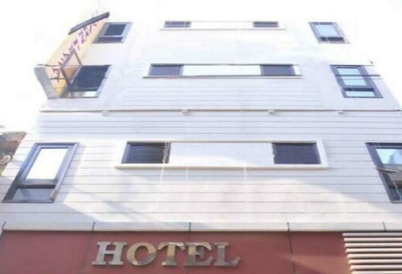 Hotel Swaran Plaza By Wb Inn