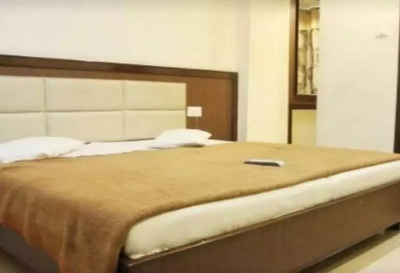 Hotelli Swaran Plaza By Wb Inn
