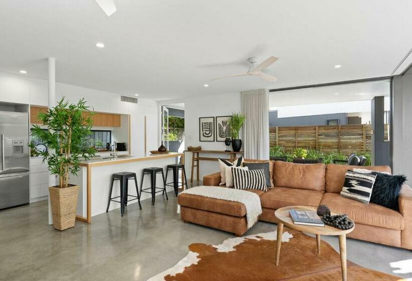 Lomani 3 On Browning Street