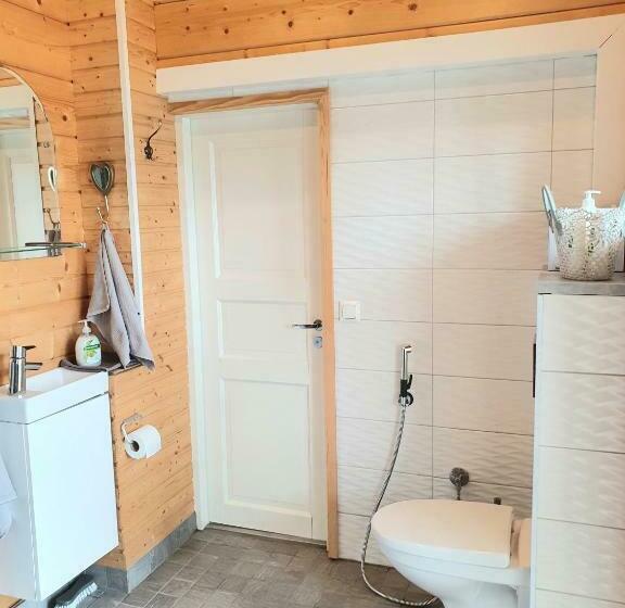Stunning Log Cabin 45m2 On The Shore Of Kallavesi
