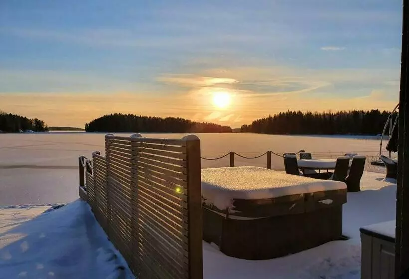 Stunning Log Cabin 45m2 On The Shore Of Kallavesi