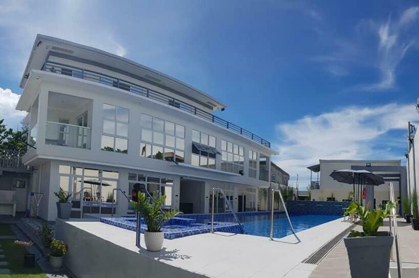 Triptych @baywalk Beach Resort