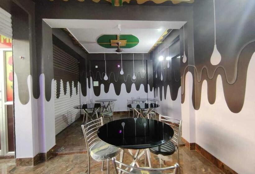 בית מלון כפרי Oyo 93190 The Pine & Dine