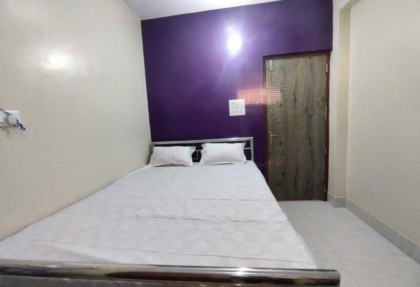 בית מלון כפרי Oyo 93190 The Pine & Dine