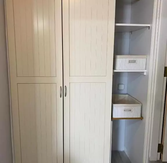 Schönes Apartment   Ruhig   Aussenpool
