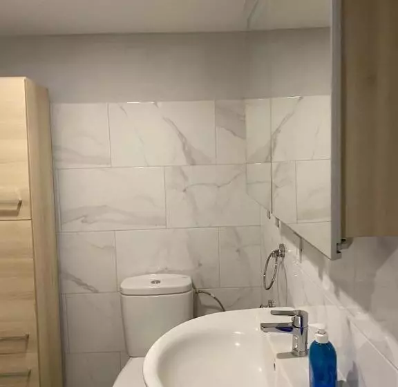 Schönes Apartment   Ruhig   Aussenpool