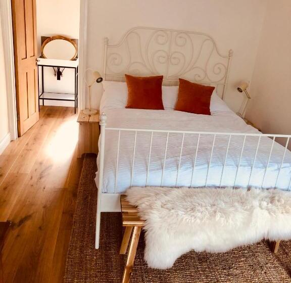 مبيت وإفطار Yar Tor Bungalow