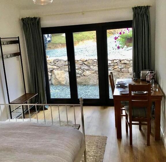 مبيت وإفطار Yar Tor Bungalow