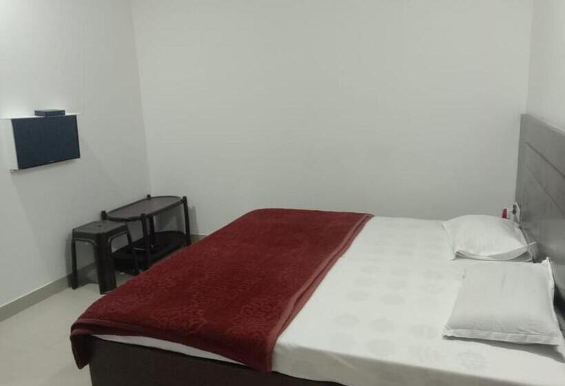 فندق Supreme Guest House By Wb Inn