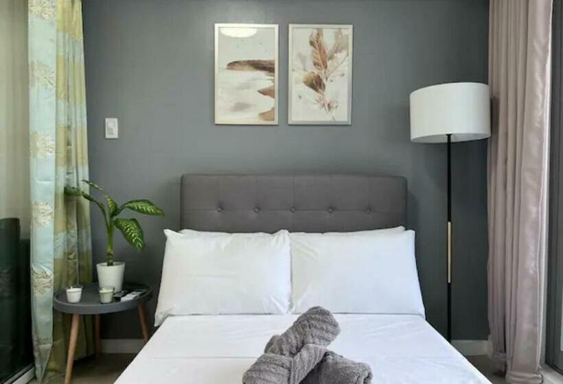 1br Unit With City View @ Bahamas Tower, Azure