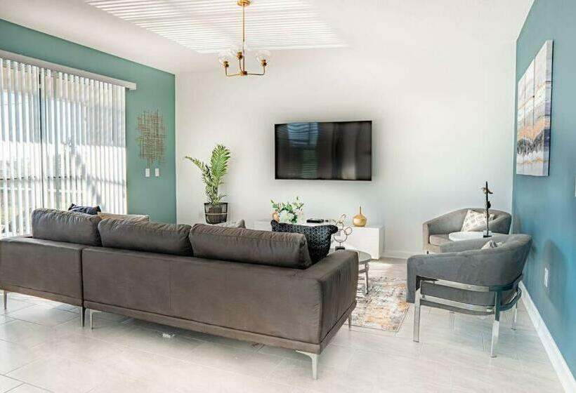 Brand New Luxury Villa, 6bed/5bath/ Private Pool