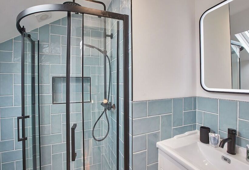 Host & Stay   Grumbles Cottage