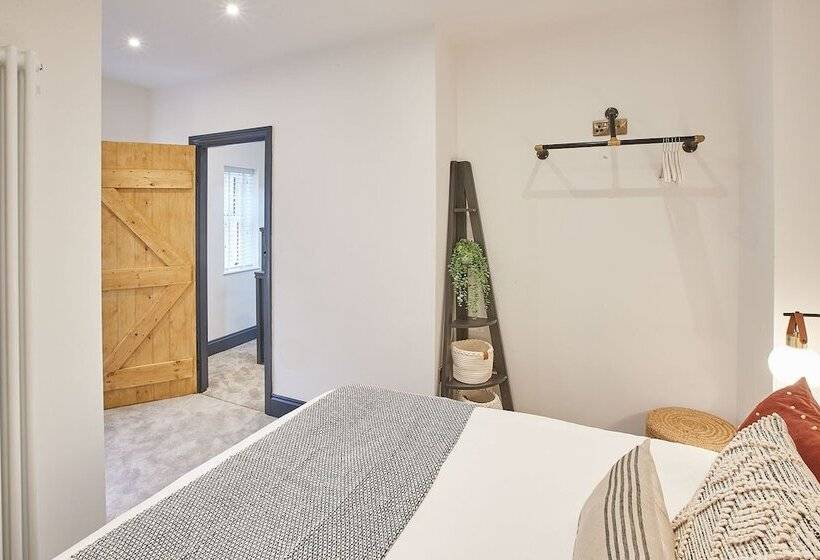 Host & Stay   Grumbles Cottage