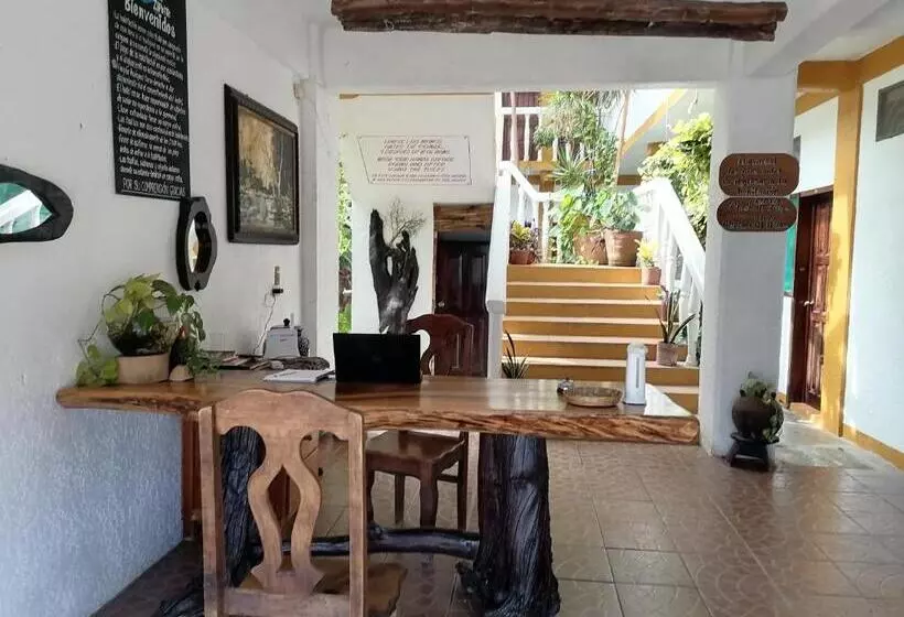 Hotelli Adoquin