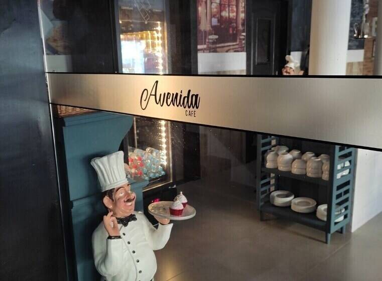 Капсульный Oтель Avenida Hotel De Resende