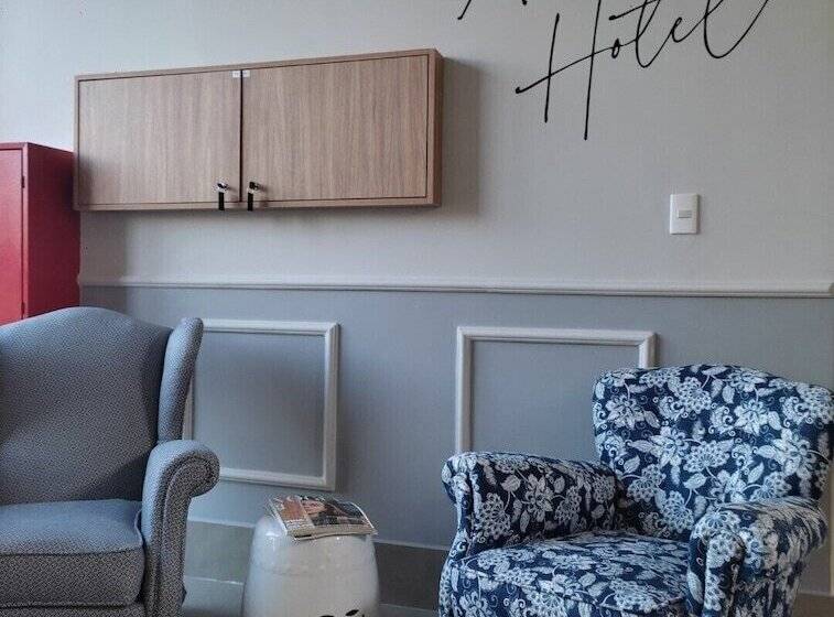 Капсульный Oтель Avenida Hotel De Resende