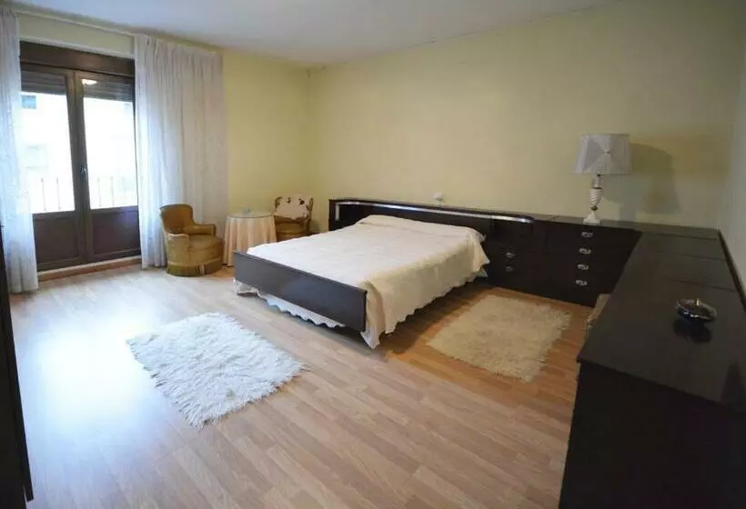 La Casa De El Burgo