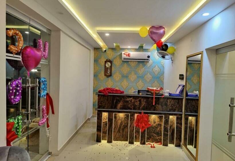 Red Fort Hotel Gulberg