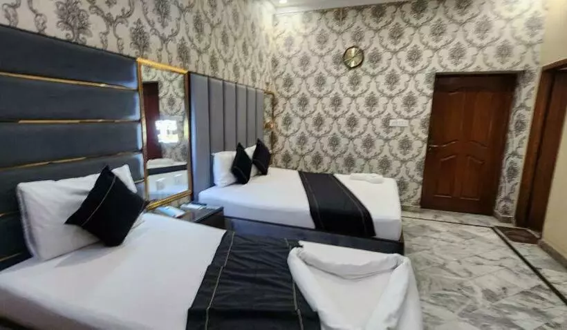 Red Fort Hotel Gulberg