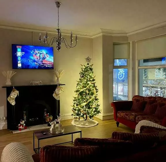 57 Main Street Newcastle Luxury Central Apartment