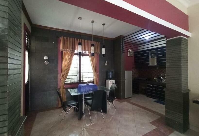 Villa/vila Kota Bunga Kartun