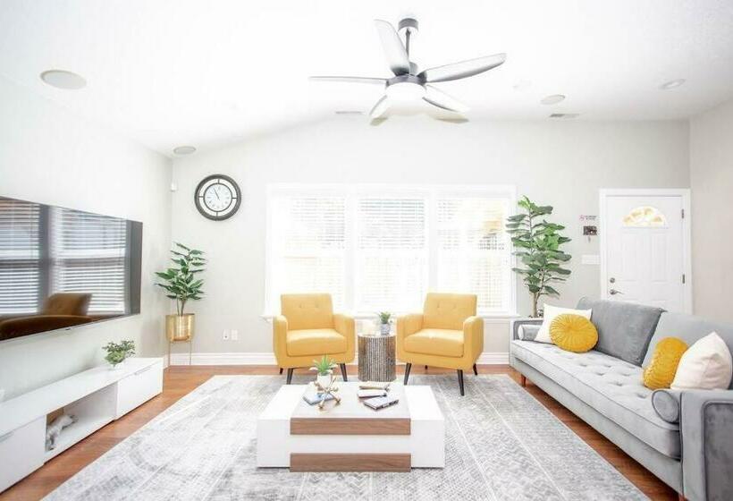 Concord Beautiful 2 Bedroom Villa