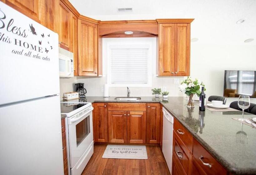 Concord Beautiful 2 Bedroom Villa