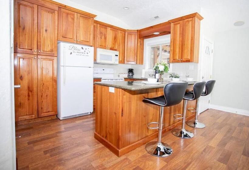 Concord Beautiful 2 Bedroom Villa