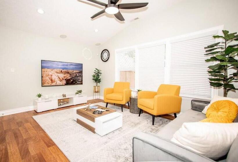 Concord Beautiful 2 Bedroom Villa