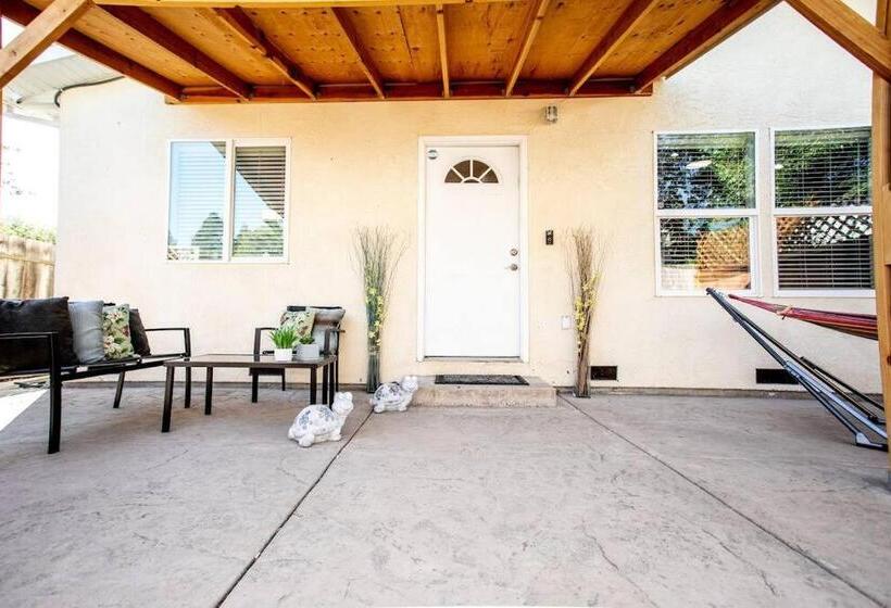 Concord Beautiful 2 Bedroom Villa