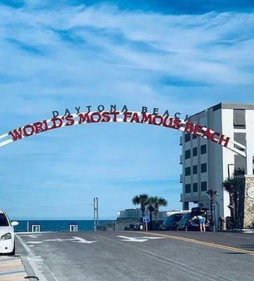 Daytona Inn Beach Resort On Worlds Most Famous Beach