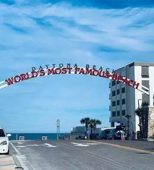 Daytona Inn Beach Resort On Worlds Most Famous Beach