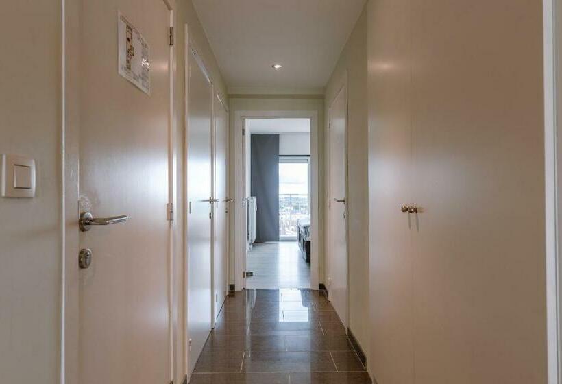 Spacious And Bright Apartment With Terrace Beach View