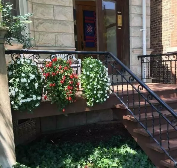 The Wrigleyville Deluxe  Steps From Wrigley Sleeps 10