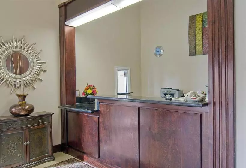 Отель Americas Best Value Inn Deridder