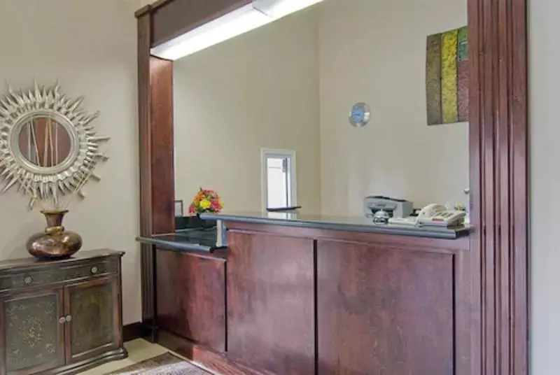 Отель Americas Best Value Inn Deridder