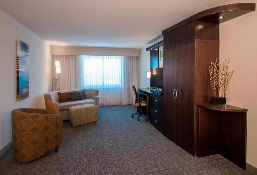 ホテル Courtyard By Marriott Columbus