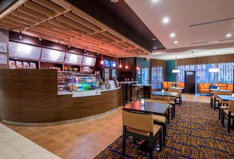 ホテル Courtyard By Marriott Columbus