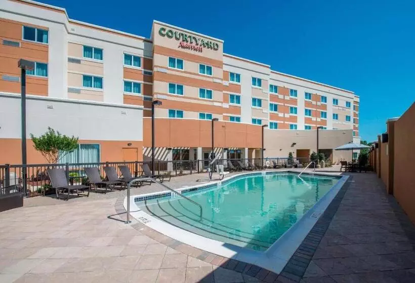 ホテル Courtyard By Marriott Columbus