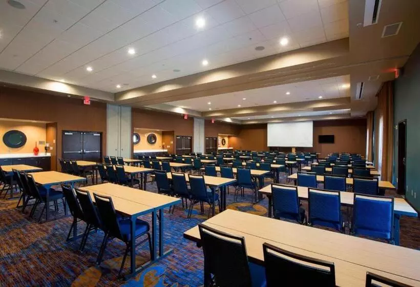 ホテル Courtyard By Marriott Columbus