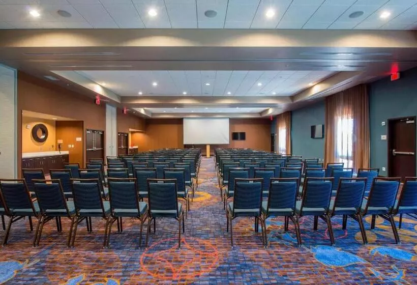 ホテル Courtyard By Marriott Columbus
